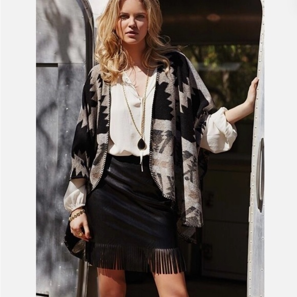 Karen by Karen Kane Wrap Southwestern Pattern Black Gray OS Women’s - Picture 1 of 9